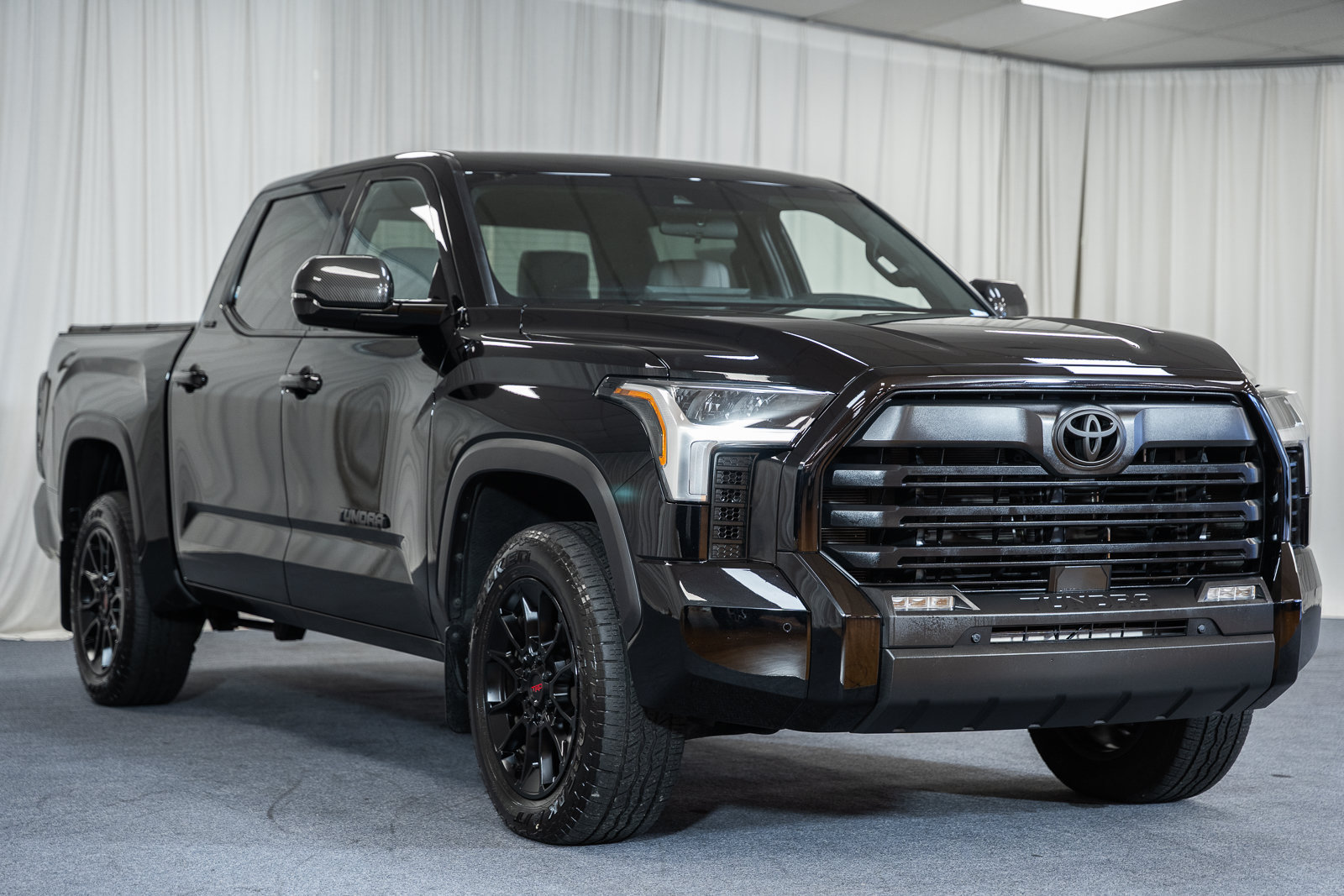 Used 2025 Toyota Tundra SR5 w/ SR5 Premium Package AWD/4WD image 1