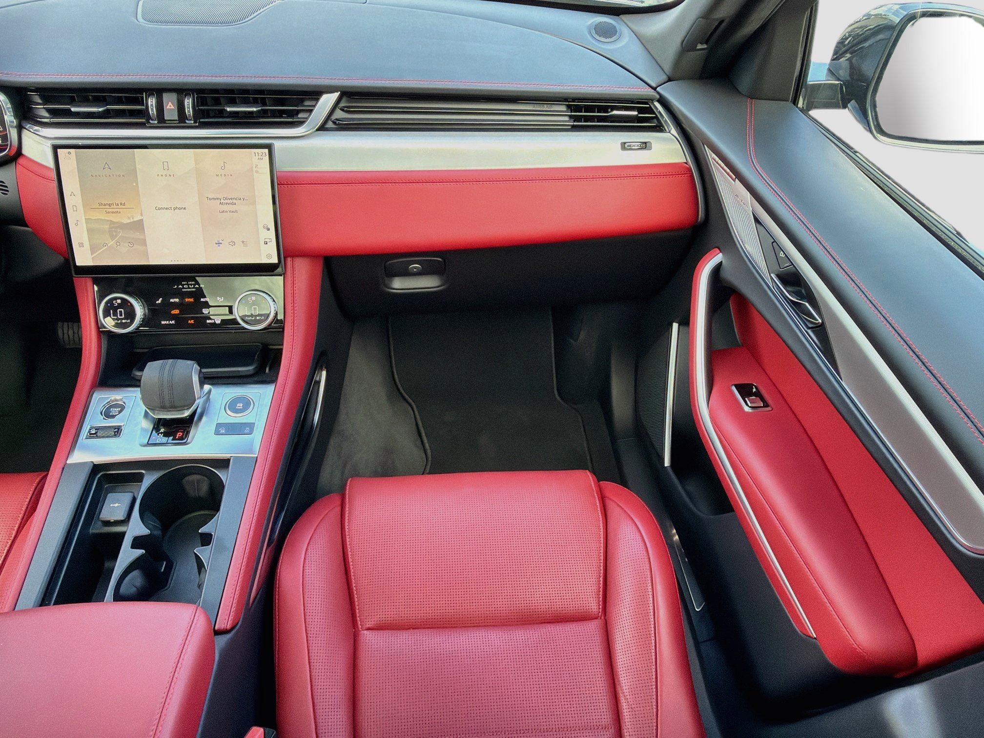Used 2026 Jaguar F-PACE R-Dynamic S AWD/4WD image 18