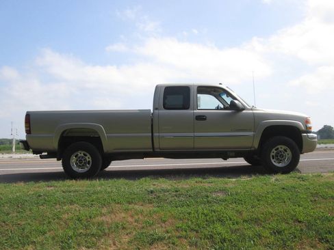 Used 2004 GMC Sierra 2500 SLT w/ Snow Plow Prep Package AWD/4WD image 8