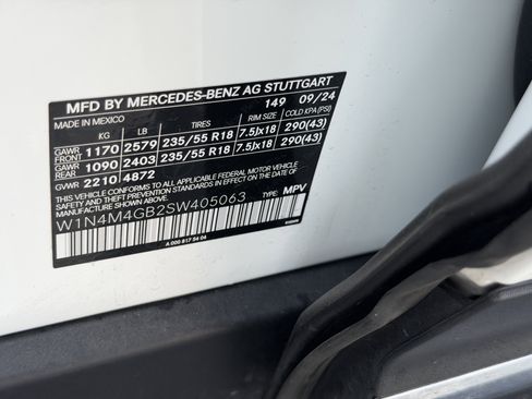 Used 2025 Mercedes-Benz GLB 250 image 35