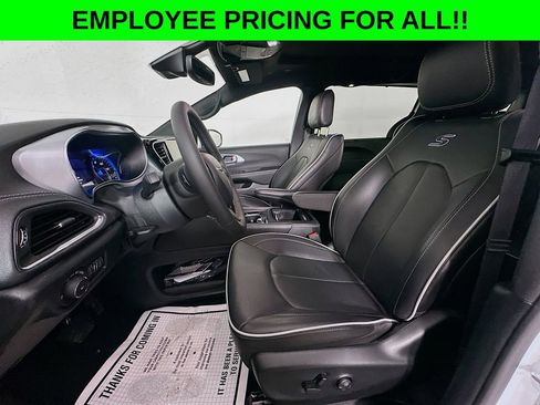 New 2026 Chrysler Pacifica Limited w/ S Appearance Package image 25