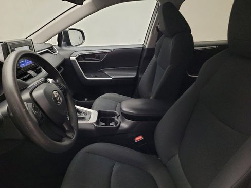 Used 2021 Toyota RAV4 LE FWD image 17