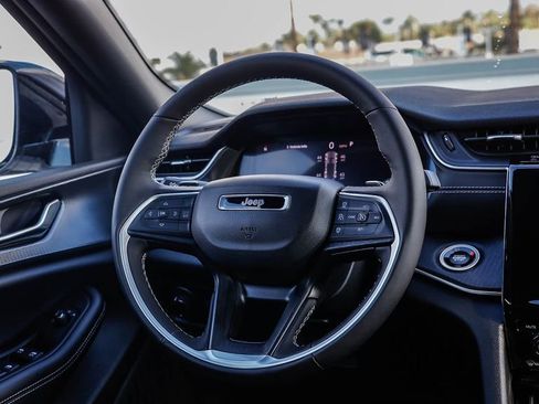 New 2025 Jeep Grand Cherokee Altitude image 16