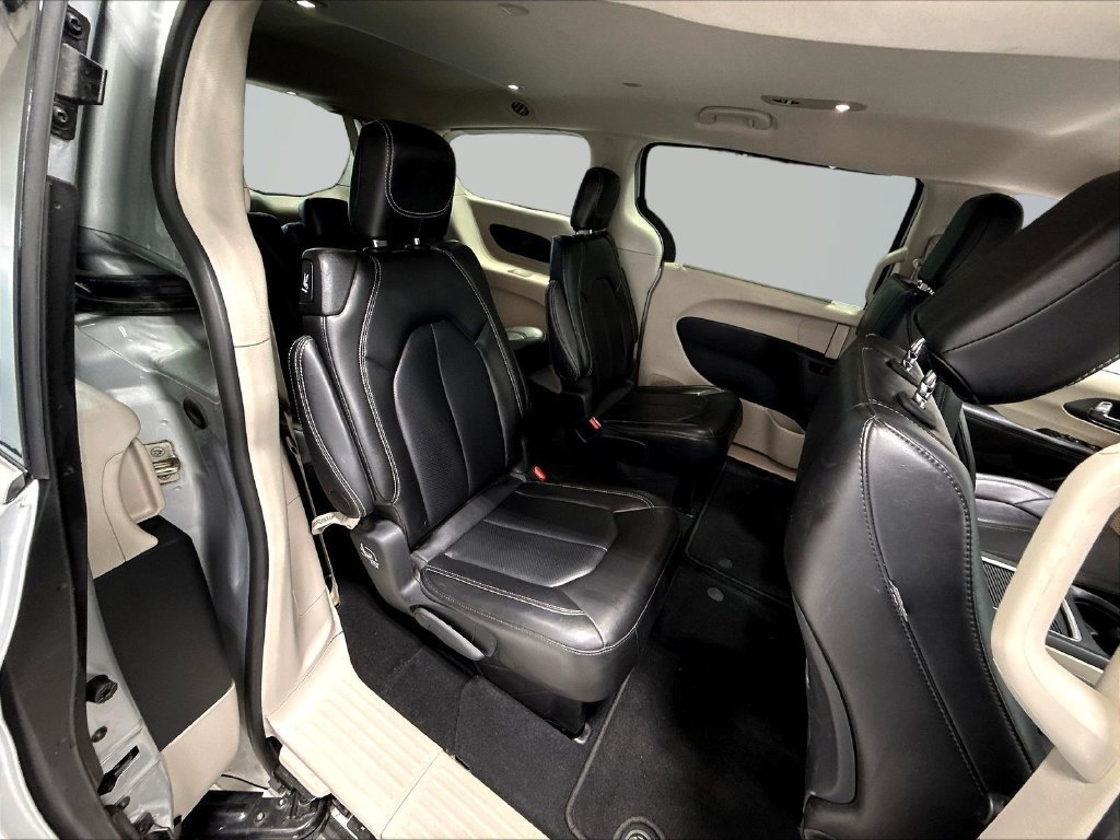 Used 2024 Chrysler Pacifica Touring-L FWD image 26