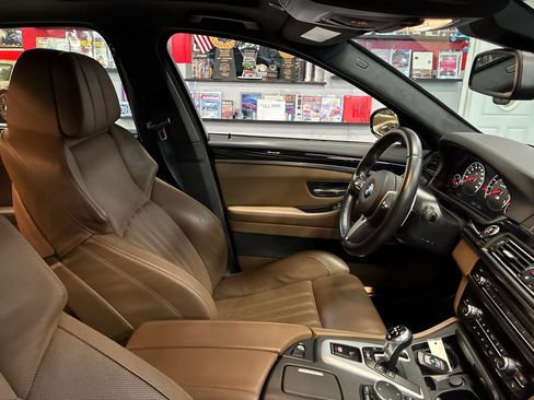 Used 2016 BMW M5 RWD image 20