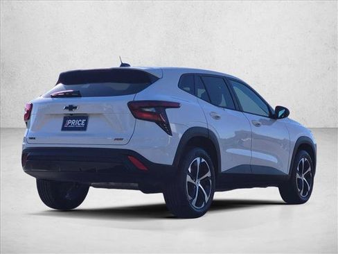 Used 2026 Chevrolet Trax RS FWD image 5