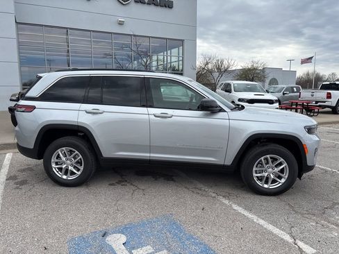 New 2026 Jeep Grand Cherokee Laredo AWD/4WD image 33