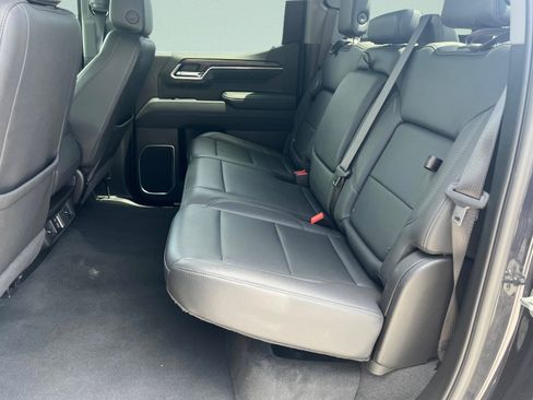 Used 2025 GMC Sierra 1500 SLT AWD/4WD image 27