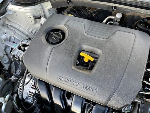 Used 2020 Hyundai Elantra SE image 32