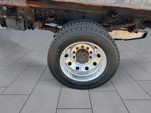 Used 2015 Ford F550 2WD Regular Cab Super Duty image 12