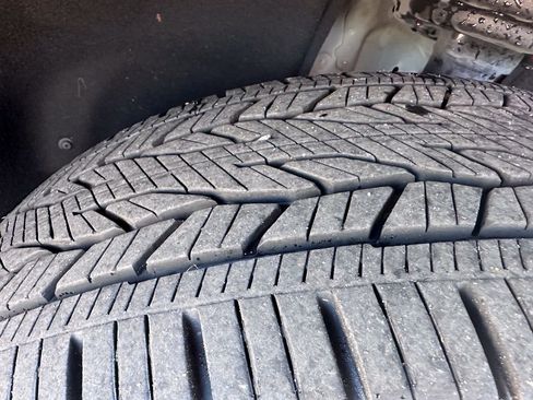 Used 2024 GMC Acadia Denali image 16