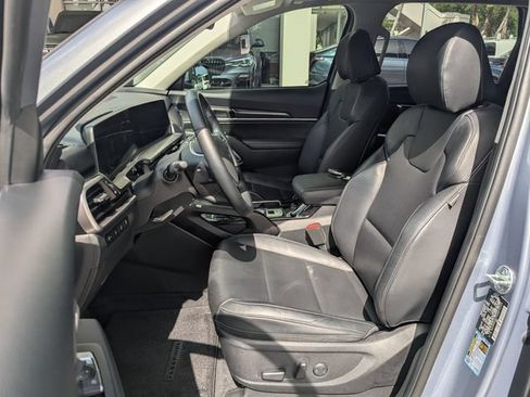 Used 2025 Kia Telluride S FWD image 12