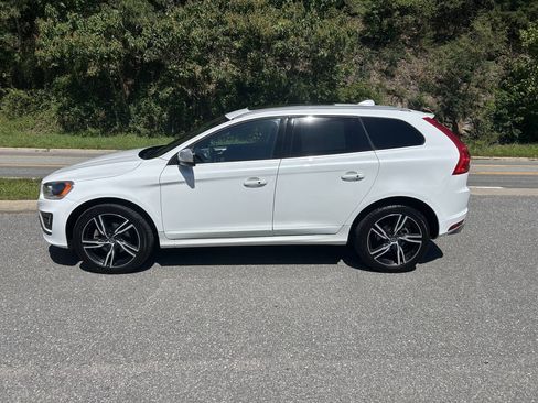 Used 2017 Volvo XC60 T6 R-Design w/ Climate Package AWD/4WD image 3
