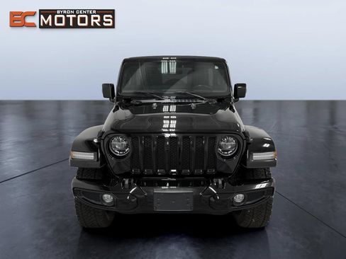 Used 2022 Jeep Wrangler Unlimited Sahara AWD/4WD image 8