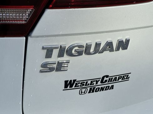 Used 2018 Volkswagen Tiguan SE w/ Panoramic Sunroof Package FWD image 10