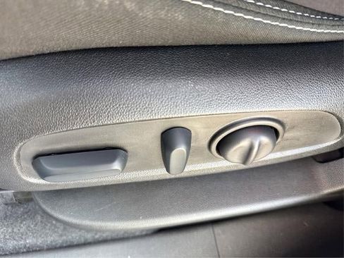 Used 2023 GMC Terrain SLE w/ Driver Convenience Package image 17