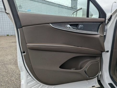 Used 2017 Lincoln MKX Reserve w/ Driver Assistance Package AWD/4WD image 11