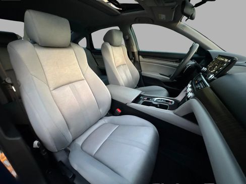 Used 2018 Honda Accord EX image 46