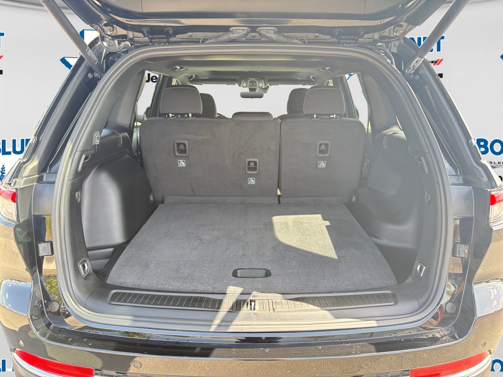 Certified 2026 Jeep Grand Cherokee Laredo X RWD image 22