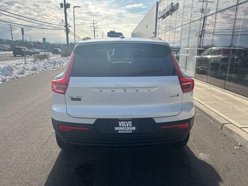 Certified 2025 Volvo XC40 B5 Plus image 4