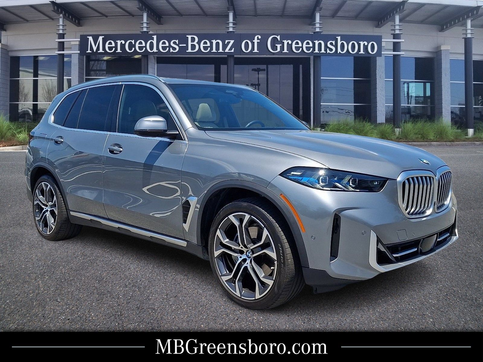 Used 2024 BMW X5 xDrive40i w/ Premium Package AWD/4WD image 1