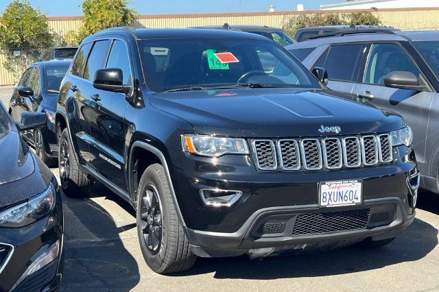 Used 2019 Jeep Grand Cherokee Laredo AWD/4WD image 2