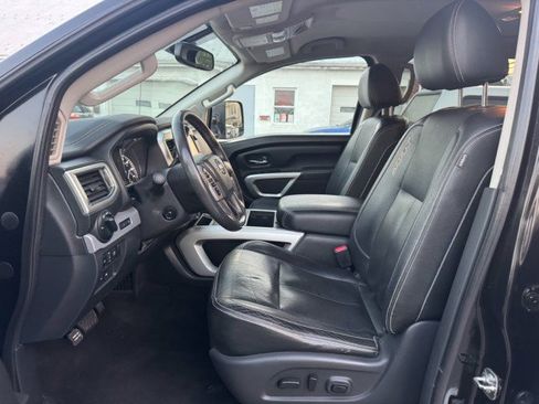 Used 2018 Nissan Titan PRO-4X w/ Pro-4x Convenience Package AWD/4WD image 9