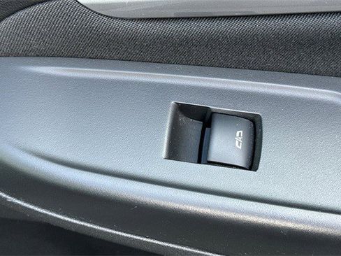 Certified 2022 Chevrolet Bolt EUV LT w/ Comfort Package image 25