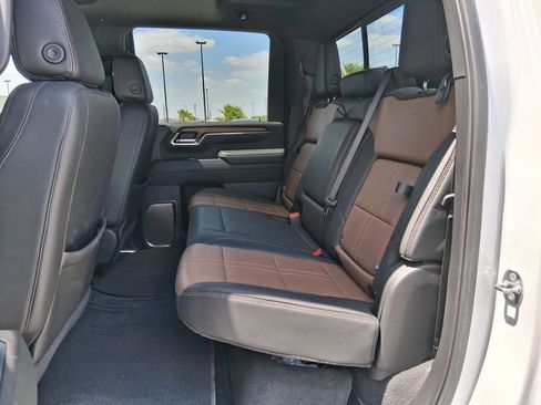 Used 2024 Chevrolet Silverado 2500 High Country w/ Technology Package image 18