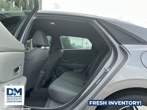 Used 2023 Hyundai Elantra SEL w/ Convenience Package FWD image 9