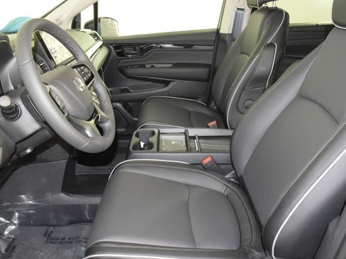 New 2026 Honda Odyssey Touring image 14