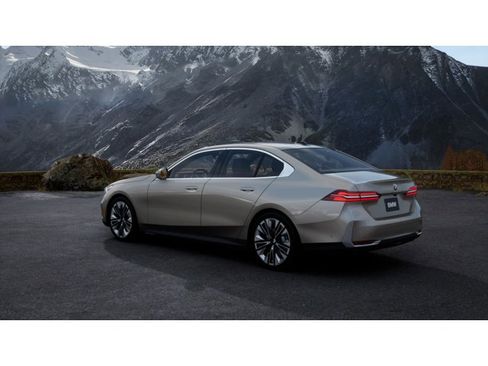 New 2026 BMW 530i image 2