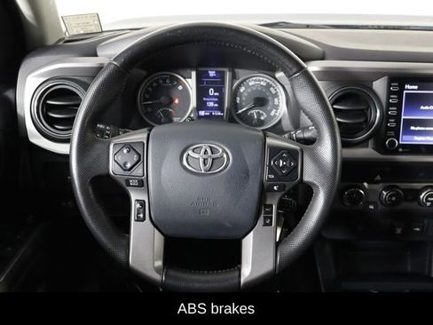 Used 2020 Toyota Tacoma SR5 AWD/4WD image 7