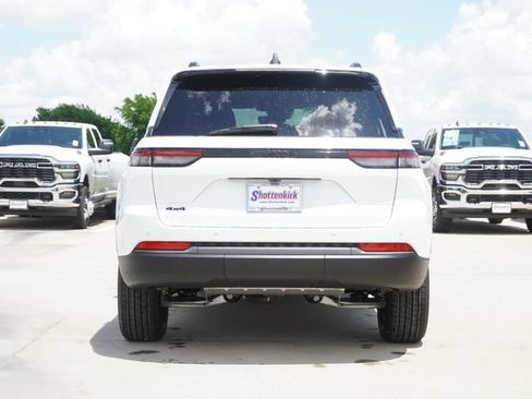 New 2026 Jeep Grand Cherokee Altitude AWD/4WD image 8