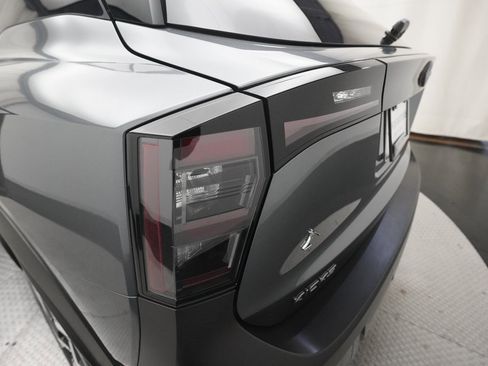 Certified 2025 Nissan Kicks SV image 31