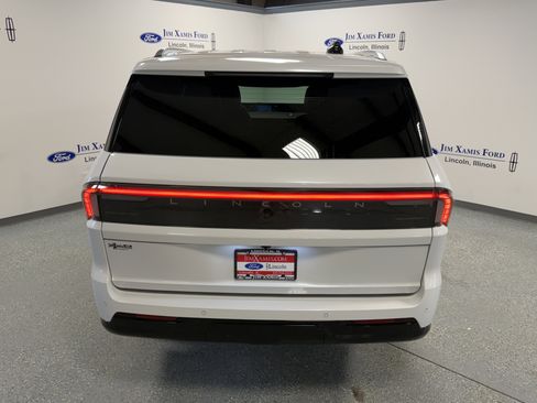 New 2026 Lincoln Navigator Reserve AWD/4WD image 36