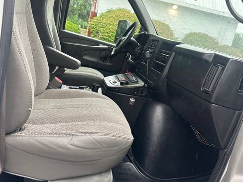 Used 2011 Chevrolet Express 4500 w/ Ambulance Package RWD image 43