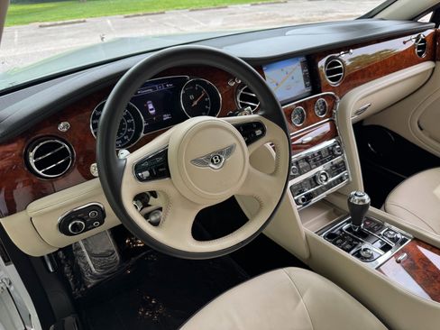 Used 2013 Bentley Mulsanne w/ Rear Entertainment Pkg image 21