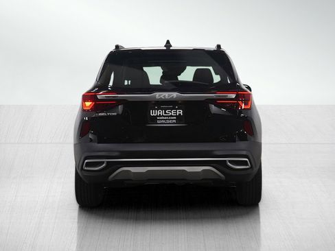 Used 2022 Kia Seltos EX image 4