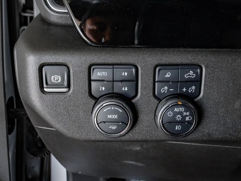 Used 2025 Chevrolet Silverado 3500 LTZ w/ LTZ Convenience Package AWD/4WD image 28