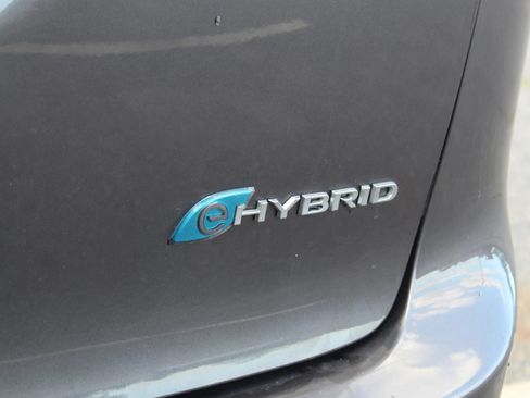 Used 2018 Chrysler Pacifica Limited w/ Advanced Safetytec Group FWD image 47