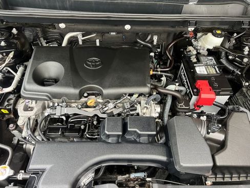 Used 2022 Toyota RAV4 LE image 32