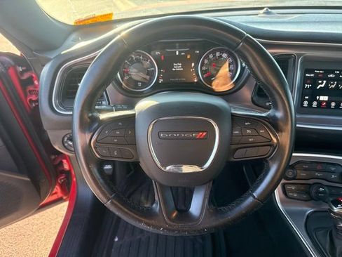 Used 2021 Dodge Challenger SXT w/ Driver Convenience Group RWD image 15
