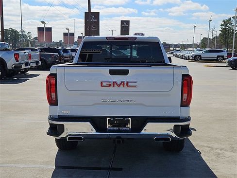 Certified 2025 GMC Sierra 1500 SLT image 12