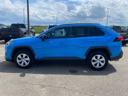 Used 2020 Toyota RAV4 LE FWD image 3