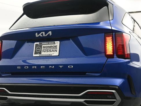 Used 2022 Kia Sorento S w/ Panoramic Sunroof Package image 10