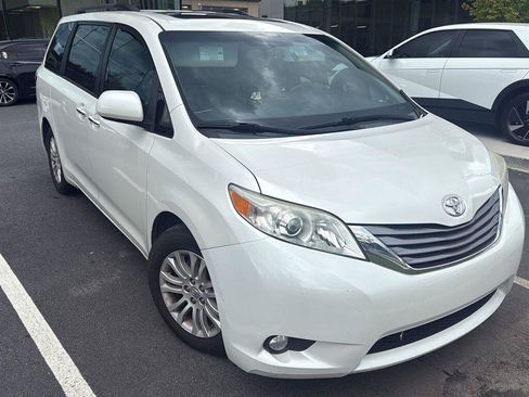Used 2016 Toyota Sienna XLE w/ XLE Navigation Package FWD image 1