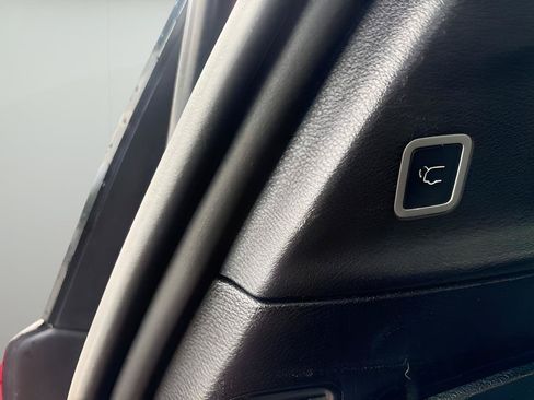 Used 2018 Chrysler Pacifica Touring-L Plus FWD image 8