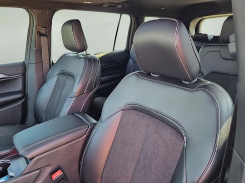 New 2025 Jeep Grand Cherokee L Altitude image 17