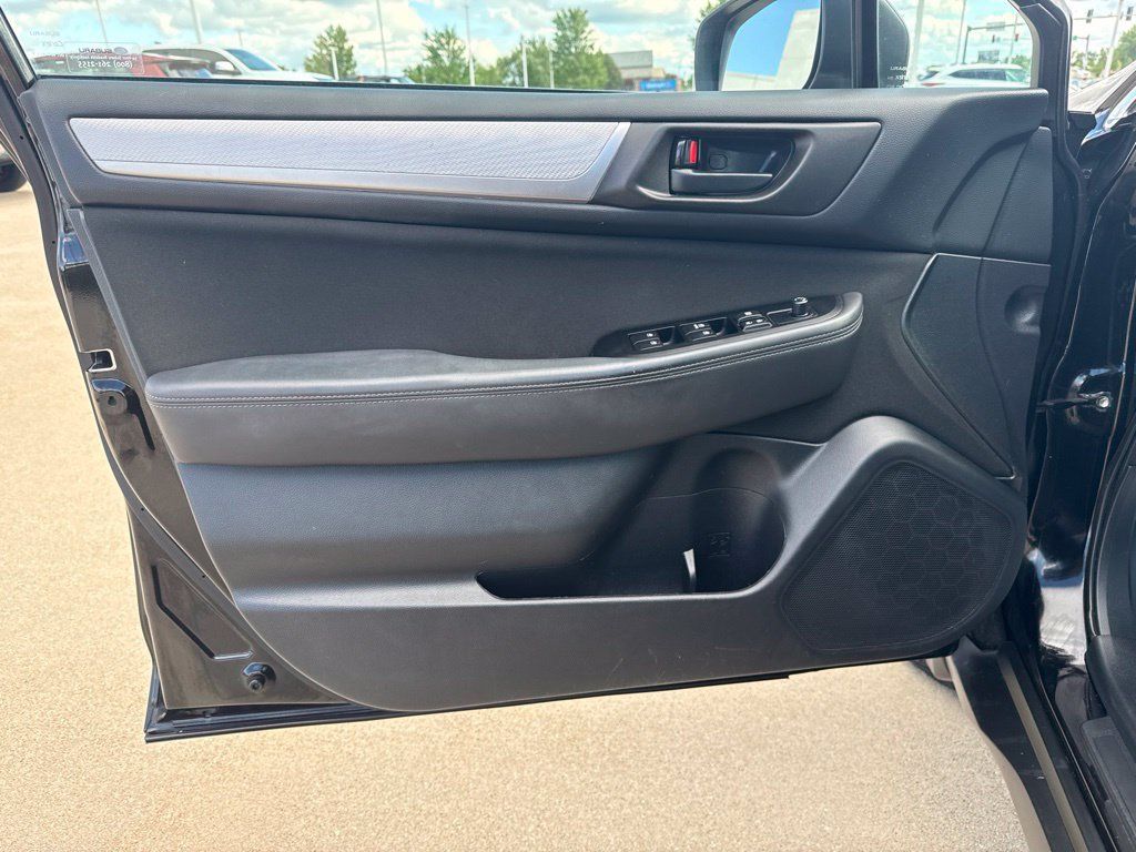 Used 2018 Subaru Outback 2.5i AWD/4WD image 16